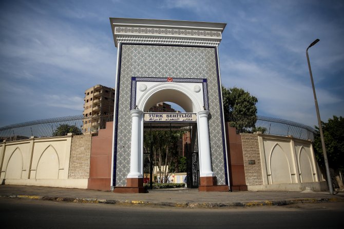 Çanakkale Şehitleri Kahire'deki Türk şehitliğinde anıldı