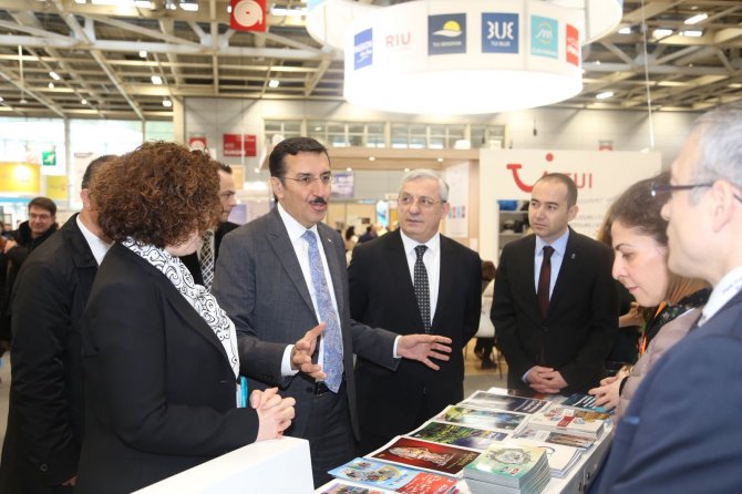 Bakan Tüfenkci Dünya Turizm Fuarı'nı ziyaret etti
