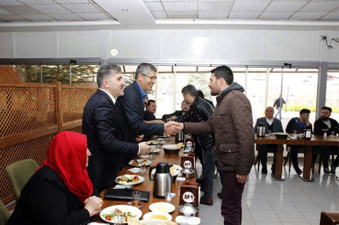 Başkan Yüksel, kuaförlerle bir araya geldi