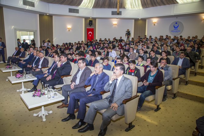 Sosyal Medya Akademisi kursiyerlerine sertifika