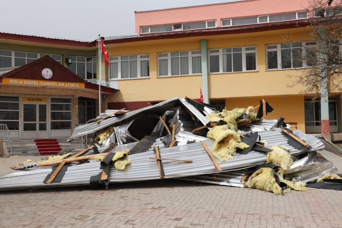 GÜNCELLEME - Bolu'da fırtına okulun çatısını uçurdu