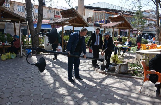 Suşehri'ndeki aile çay bahçesi yenileniyor