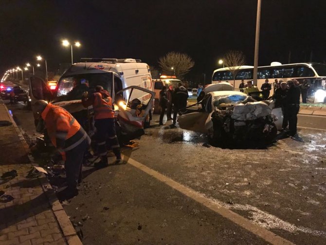 GÜNCELLEME - Kayseri'de ambulans ile otomobil çarpıştı: 6 ölü, 2 yaralı