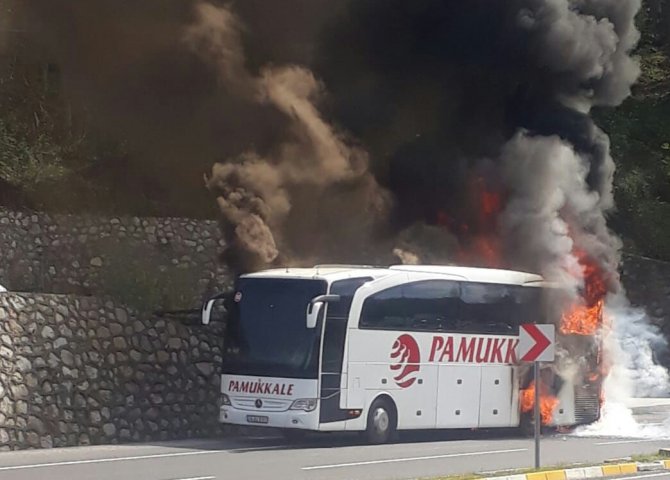 Düzce'de otobüs yangını