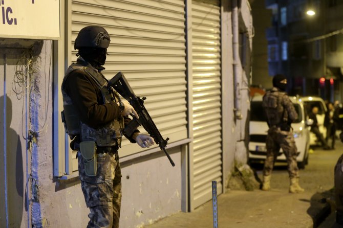 Beyoğlu'nda kahvehaneye silahlı saldırı