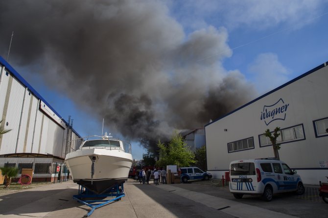GÜNCELLEME 2 - Antalya'da yat imalat deposunda yangın
