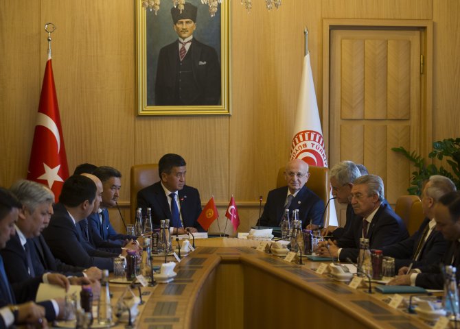 Kırgızistan Cumhurbaşkanı Ceenbekov'dan TBMM'ye ziyaret