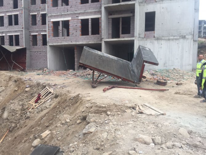 GÜNCELLEME - Manisa'da inşaat iskelesi çöktü