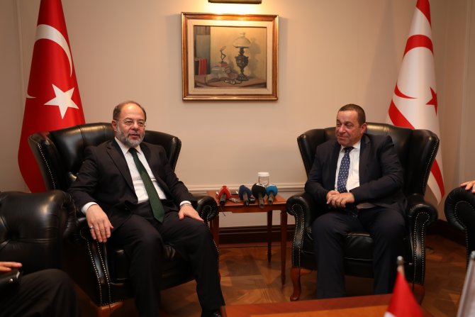 Akdağ, KKTC Maliye Bakanı Denktaş ile görüştü