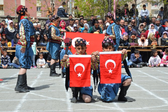 Minik hastalara 23 Nisan sürprizi