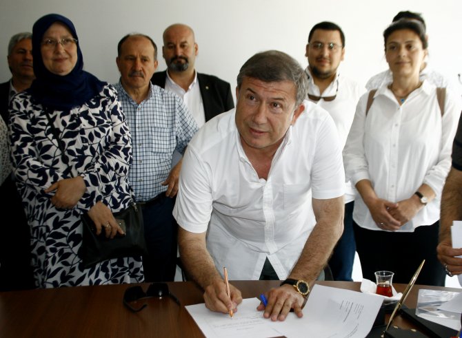 Tanju Çolak, milletvekilliği aday adaylığı için başvurdu