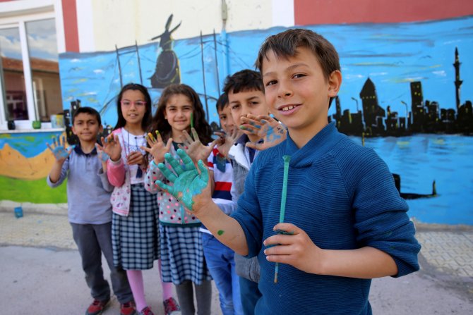 Öğretmeninin hayalini öğrencileriyle gerçekleştiriyor