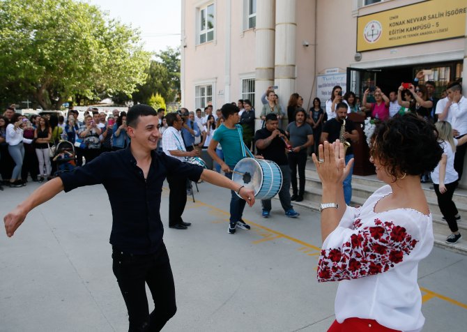 "Roman havası" eşliğinde staja uğurlandılar