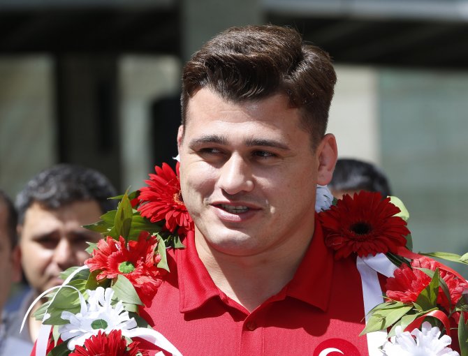 Avrupa şampiyonu Rıza Kayaalp, Ankara'ya geldi