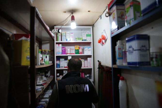 Bakkalda ilaç, bilardo salonunda havuz buldular