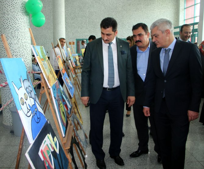 Tedavi gördükleri hastanede 2 bin eser oluşturdular