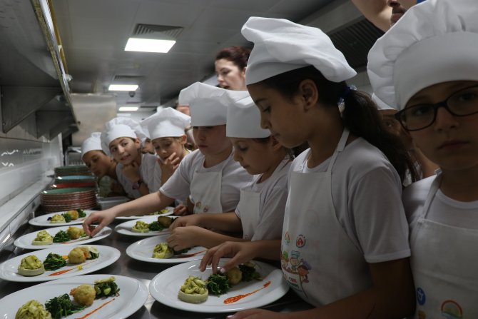 Minik ustalardan ot yemekleri