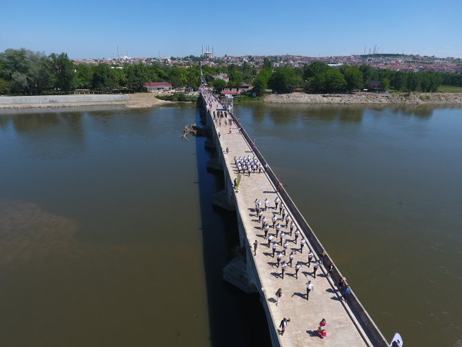 Dev ciğer tavası rekor peşinde