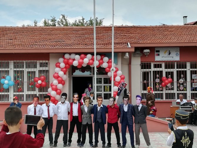 Öğrencilerden yıl sonu etkinliği