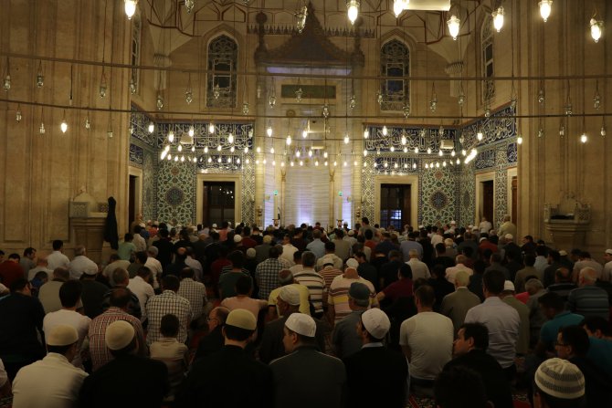 Selimiye Camisi'nde ilk teravih coşkusu