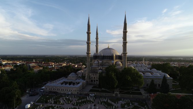 Selimiye'nin gölgesinde ilk iftar
