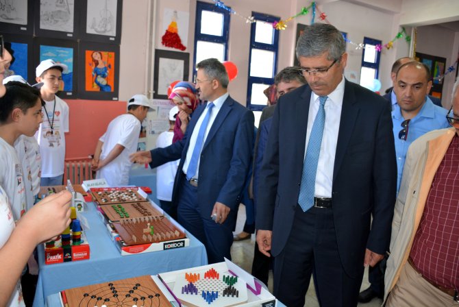 Suşehri'nde TÜBİTAK 4006 Bilim Fuarı açıldı