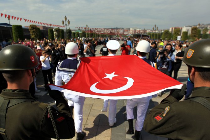 Atatürk'ün Samsun'da karaya çıkışı canlandırıldı