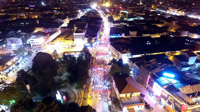 Düzce'de fener alayı düzenlendi