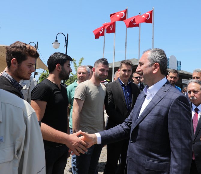 "Cumhurbaşkanlığına talip birinin ABD yetkililerinden bilgi alması üzücü"