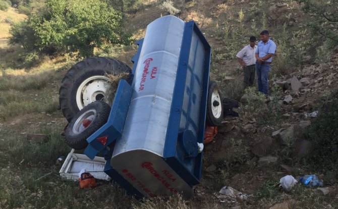 Manisa'da traktör uçuruma yuvarlandı: 1 ölü, 1 yaralı