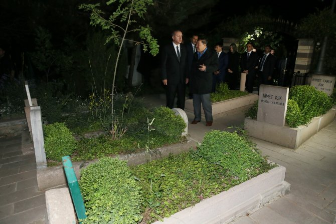 Erdoğan'dan, Arvasi Hazretleri'nin kabrine ziyaret