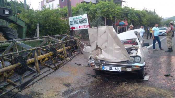 Osmaniye'de otomobil biçerdöverle çarpıştı: 1 ölü 3 yaralı