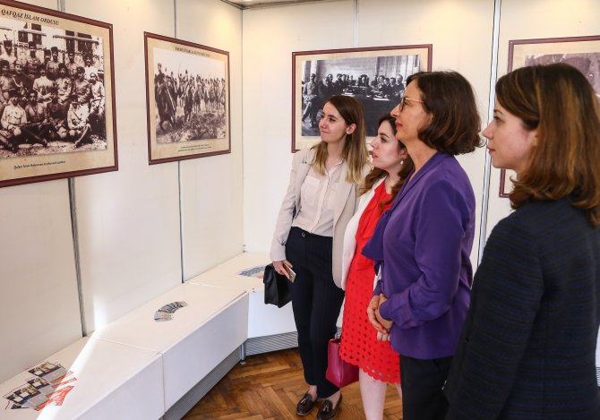 Azerbaycan'ın kuruluşunu konu alan fotoğraf sergisi açıldı