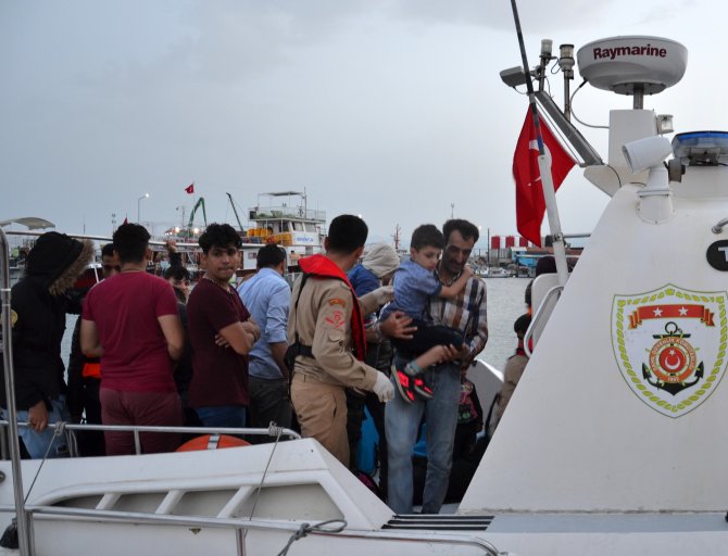 Sahil Güvenlik hem kurtardı hem yakaladı