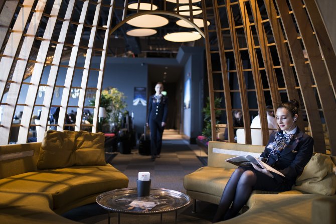 Kabin memuru çift havadaki zorlukları birlikte aşıyor