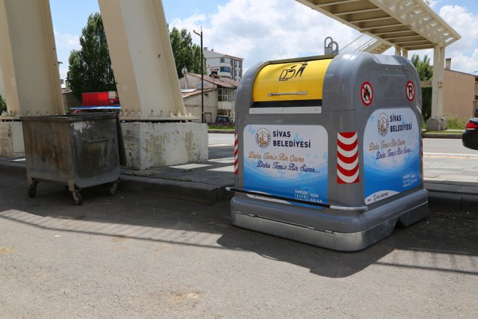 Sivas'ta çöp konteynerleri yenileniyor
