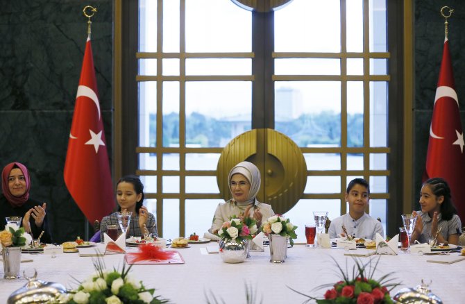 Emine Erdoğan'dan yetim çocuklara iftar daveti