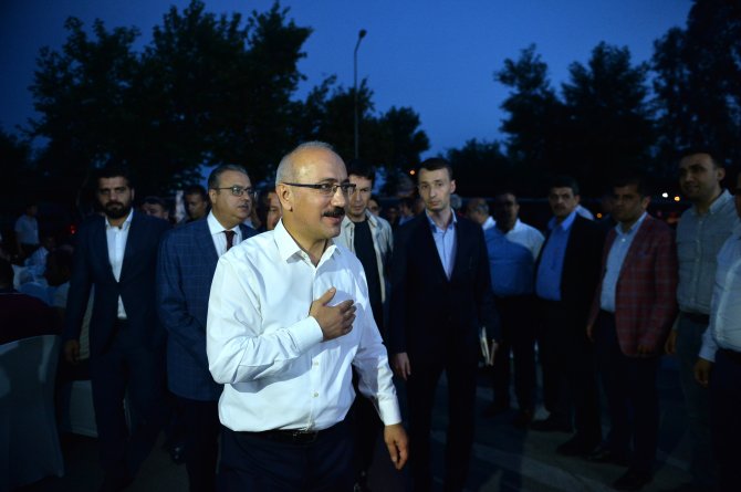 Bakan Elvan hal esnafıyla iftar yaptı