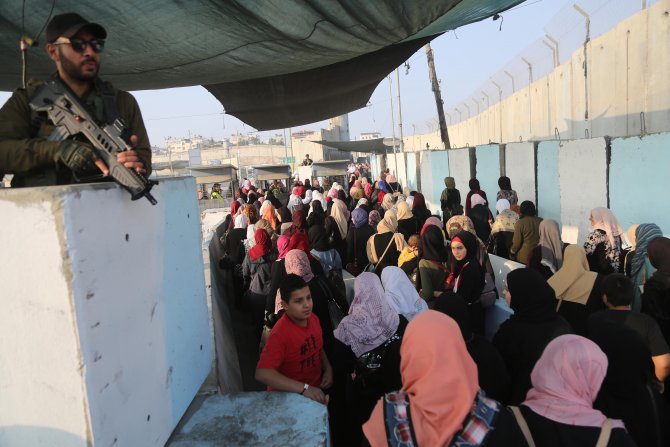 Mescid-i Aksa'da namaz kılmak için zorlu yolculuk