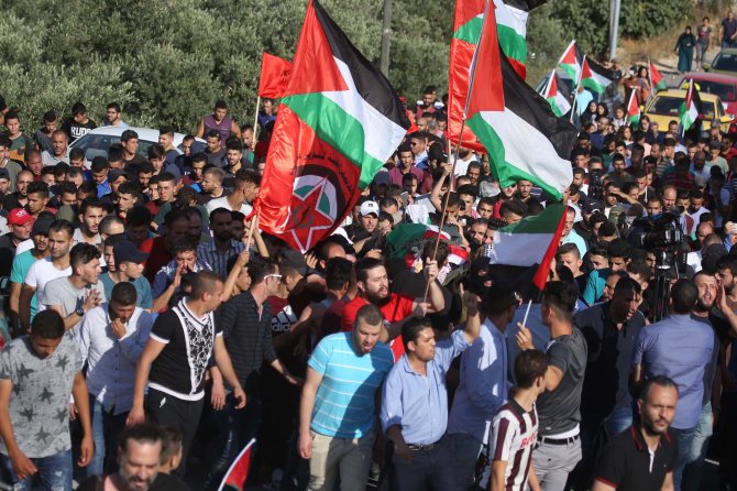 İsrail'in şehit ettiği Filistinli genç son yolculuğuna uğurlandı