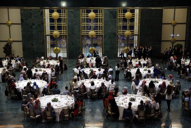 Cumhurbaşkanı Erdoğan gençlerle sahur buluşmasında konuştu (3)