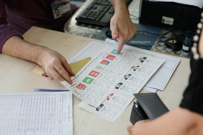 Gümrük kapılarında oy verme işlemi