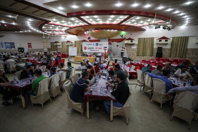 Üsküdar Belediyesi'nin desteğiyle Gazze'de iftar programı