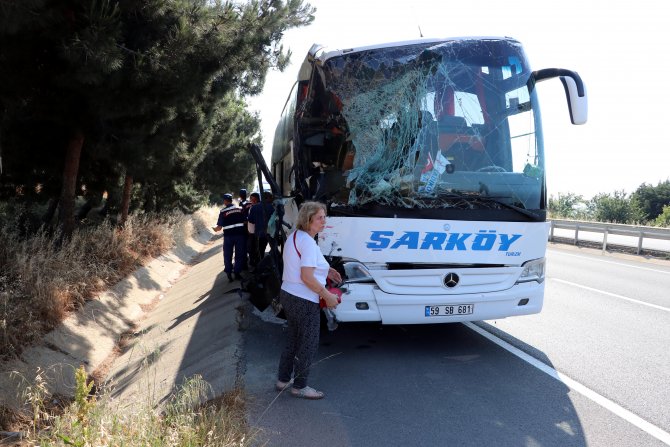 Yakıt tankeriyle yolcu otobüsü çarpıştı: 10 yaralı
