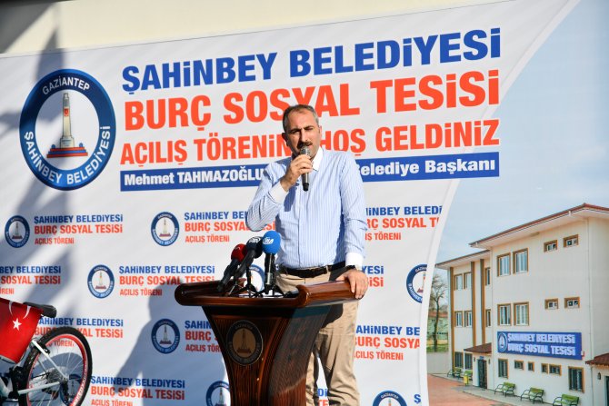 "Bizim arkamızda anamızın ak sütü gibi helal halkımızın eli var"