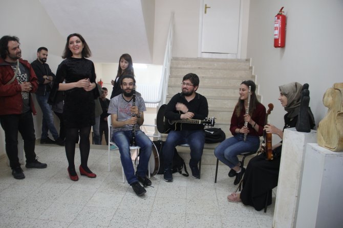 CÜ'de mezuniyet sergisi