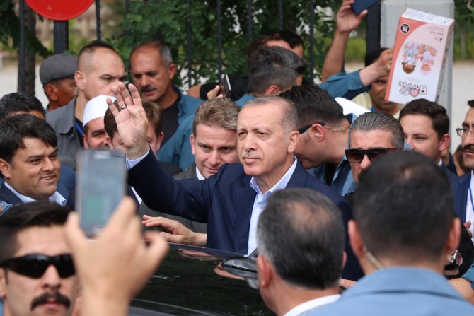 Erdoğan, Halisdemir'in kabrini ziyaret etti