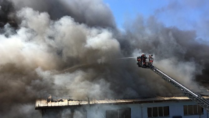 GÜNCELLEME - İstanbul'da fabrika yangını