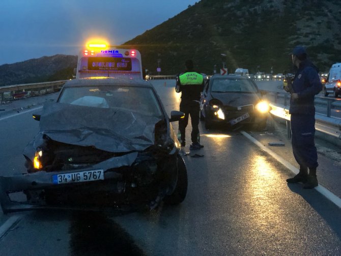GÜNCELLEME - Burdur'da trafik kazası: 1 ölü, 5 yaralı