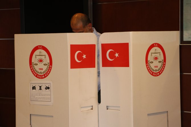 Kazakistan'da Türk seçmenlerin oy kullanma süreci sona erdi